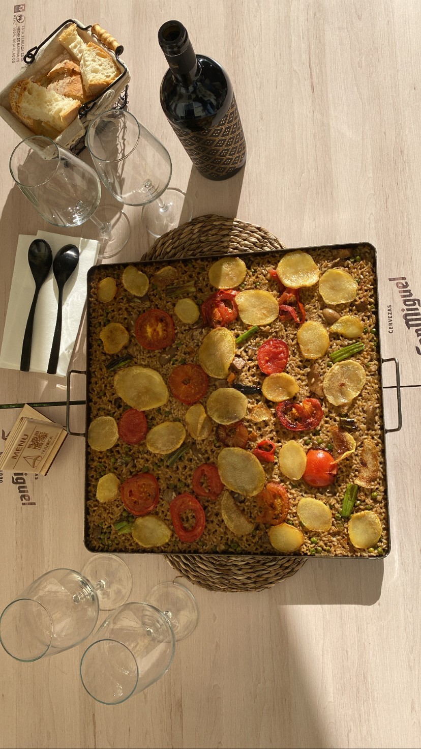  Tabarca cucina iberica  in Piazza Bandiera! menu' per 2: Tapas+Paella  (mare, terra o di verdure) 1 litro di sangria o  bottiglia di vino bianco o rosso,  acqua, torta de queso coperto incluso. 