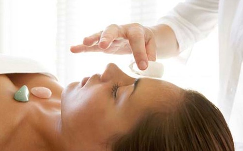 In via Colombo! Speciale idea regalo! dall'operatrice  olistica, naturopata Silvia Manipura 45 minuti di trattamento di riequilibrio energetico con ausilio di cristalli, aromaterapia e naturopatia!