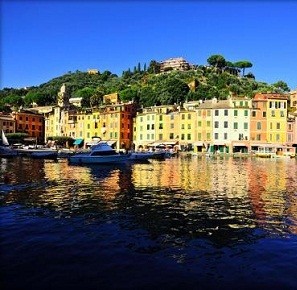 Vuoi passare una giornata diversa? Fai una gita in battello a  Portofino con partenza da Genova alle 10.45 per 1 persona a.14,90 anzichè 26,00.  La Liguria dal mare è ancora più bella! 