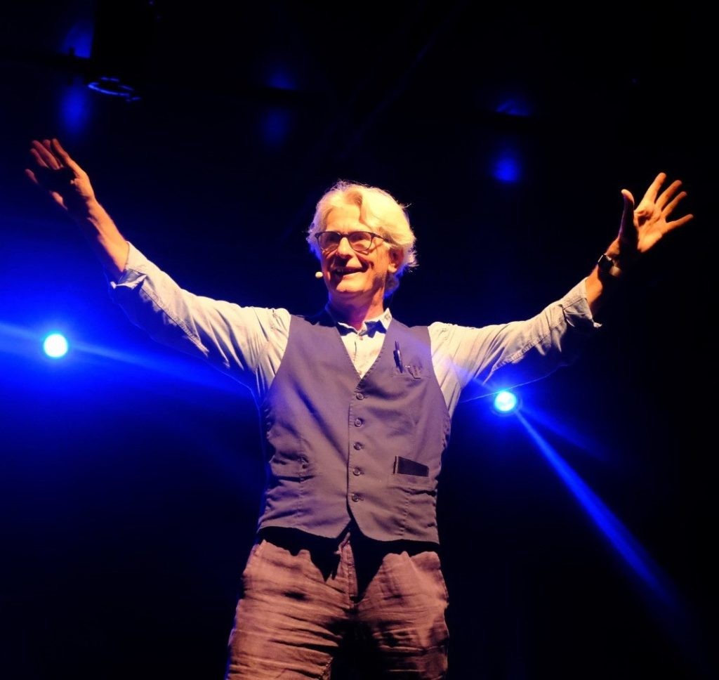Ridere d'agosto ma anche prima con "La sera dell'umorismo magico" con Carlo Cicala in data 24 Luglio 2025 ore 21.30 a Forte Santa Tecla!