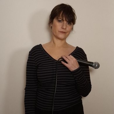 In data 31 Ottobre ore 21.00 al Teatro di Stradanuova "Era meglio morire da piccoli" con Velia Lalli
