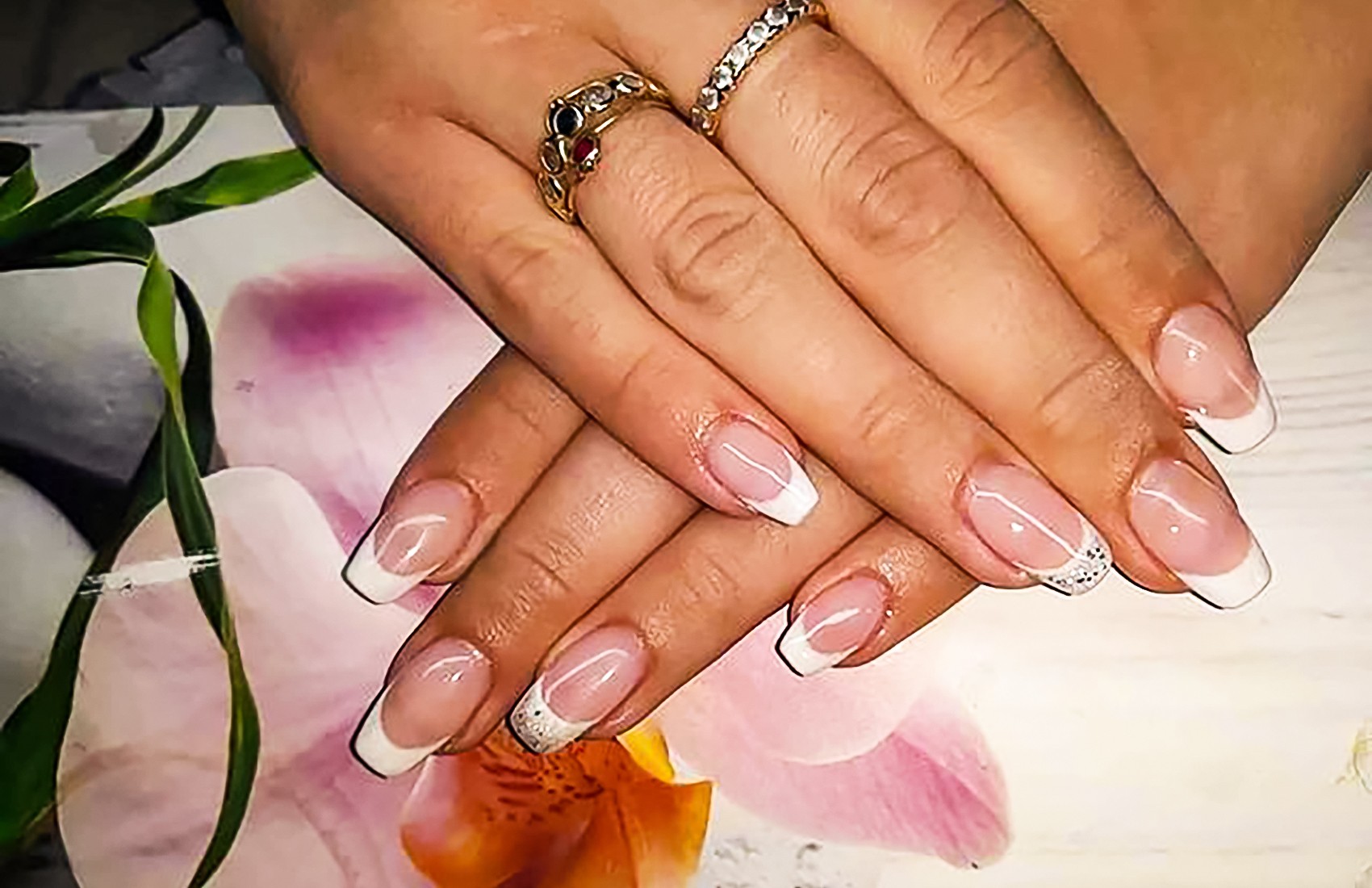 Solo 39,90 per Ricostruzione gel monocolore  da Tatimmagine nel cuore di Marassi!