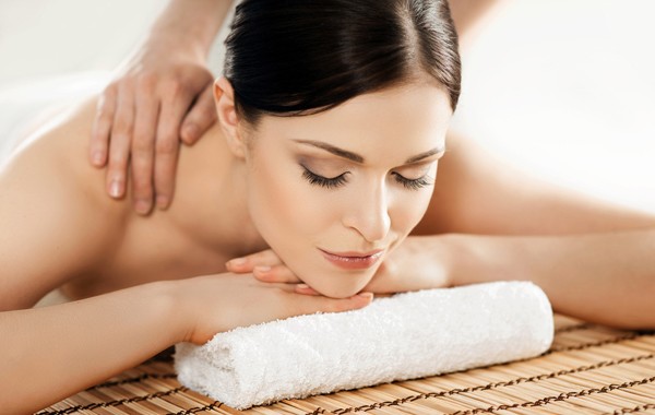 In via Dante! 1 massaggio da 45 minuti a scelta tra relax, decontratturante, drenante, anticellulite, californiano e maderoterapia dalla "Fonte del relax"!
