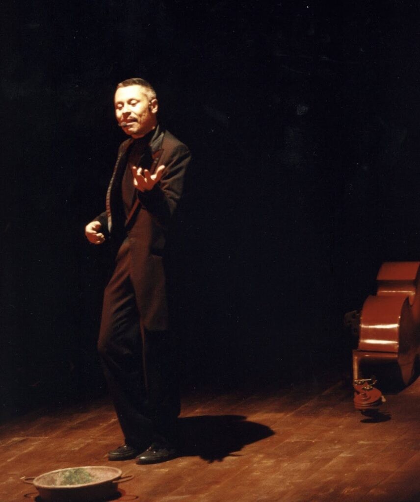 Splendido regalo! Al Teatro Garage  in data Venerdì 28 Novembre ore 21 "Basso Napoletano" variazioni per chitarra contrabbasso e voce con Marco Sgrosso. Splendido regalo! Al Teatro Garage  in data Venerdì 28 Novembre ore 21 "Basso Napoletano" variazioni per chitarra contrabbasso e voce con Marco Sgrosso.