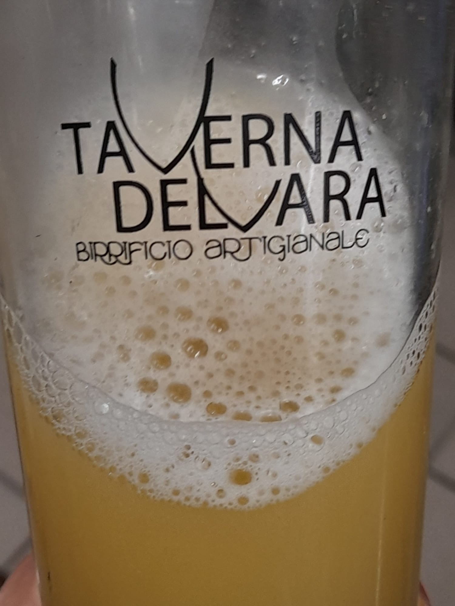 Visita al birrificio artigianale "Taverna del Vara" con  Degustazione di 3 birre con tagliere di formaggio e salumi per 2  persone.