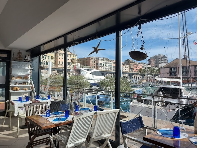 Tornaaa! Il Brigantino nel cuore del Porto Antico! Menu' a la carte per due persone: Antipasto, primo o secondo a scelta, dolce, acqua, calice di vino   caffé e coperti inclusi! Coupon utilizzabile sia a pranzo che cena!