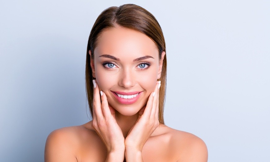 Per una pelle da Star! Trattamento viso all' acido mandelico  +massaggio viso finale  nella centralissima via Trento! Da Elle B. Beauty Lab!