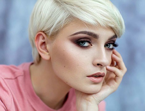 Nuova apertura! a Borgoratti!  Taglio +Shampoo + trattamento all'Argan + piega dalla Fabbrica dello Stile AJ.