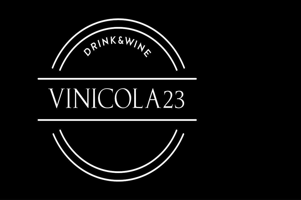In centro storico!  In Via Degli Orefici da Vinicola 23 Aperitivo di coppia alcolico o analcolico o calice di vino con deliziose specialità !