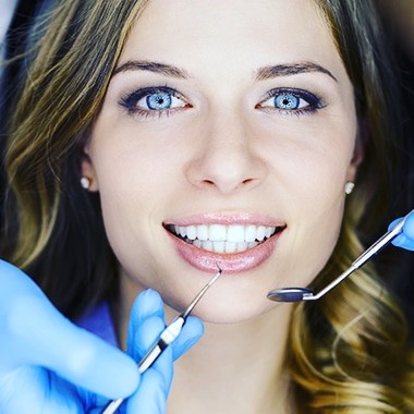  Novita'!  per Visita accurata + Seduta di igiene orale con ablazione del tartaro, lucidatura e smacchiamento con air flow in via Isonzo dallo Studio Dentistico Dott. Contino