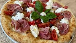 Pizza napoletana d'eccellenza 2 Pizze a scelta dal menu' 2  birre o bevanda analcolica, 2 dolci della casa e coperti inclusi...  dal Ristorante  Pizzeria era ora a Sestri Ponente!