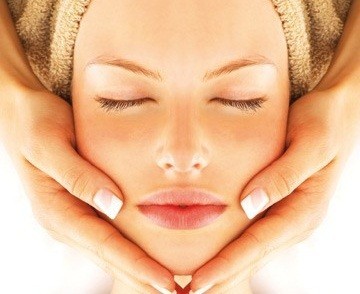 Super prezzo! Da Estetica Luisa in via Canevari: Massaggio olistico facciale della durata di 20 minuti!