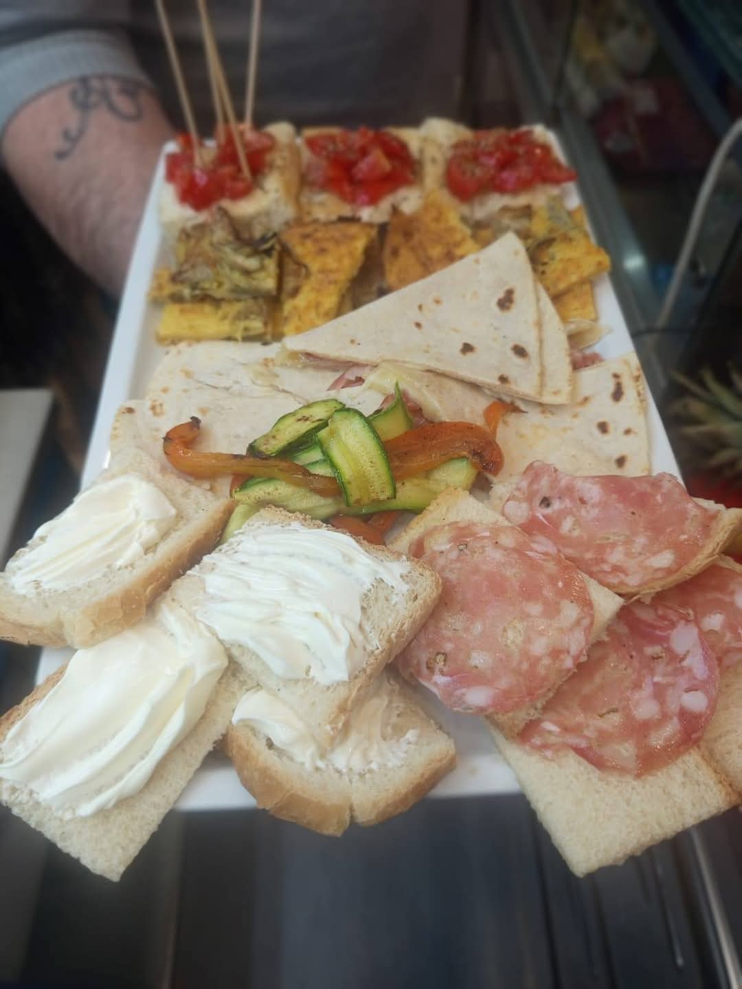Nel cuore di  Sestri Ponente! Apericena di coppia con aperitivo alcoolico o analcolico dal Sole Luna Bar  in via Donizetti!
