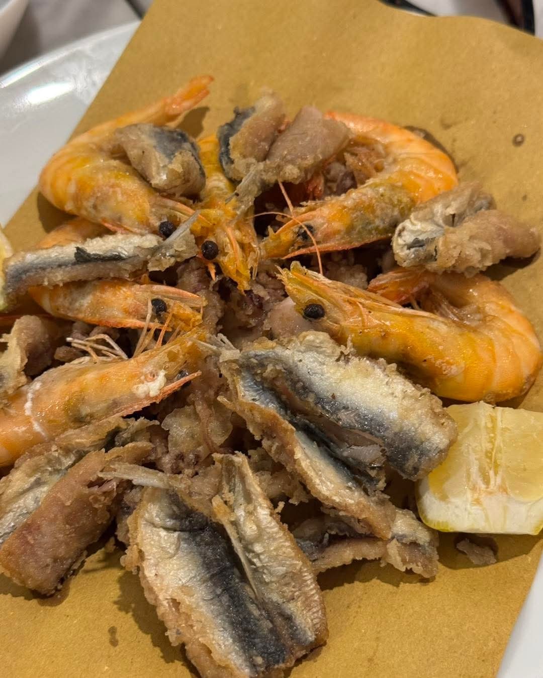 Nuova apertura! Empiria Live in via dei Giustiniani.  Menu' per 2 persone Profumo di Campania! Primo secondo dolce acqua coperto cafè e calice di vino! Sia a pranzo che cena!