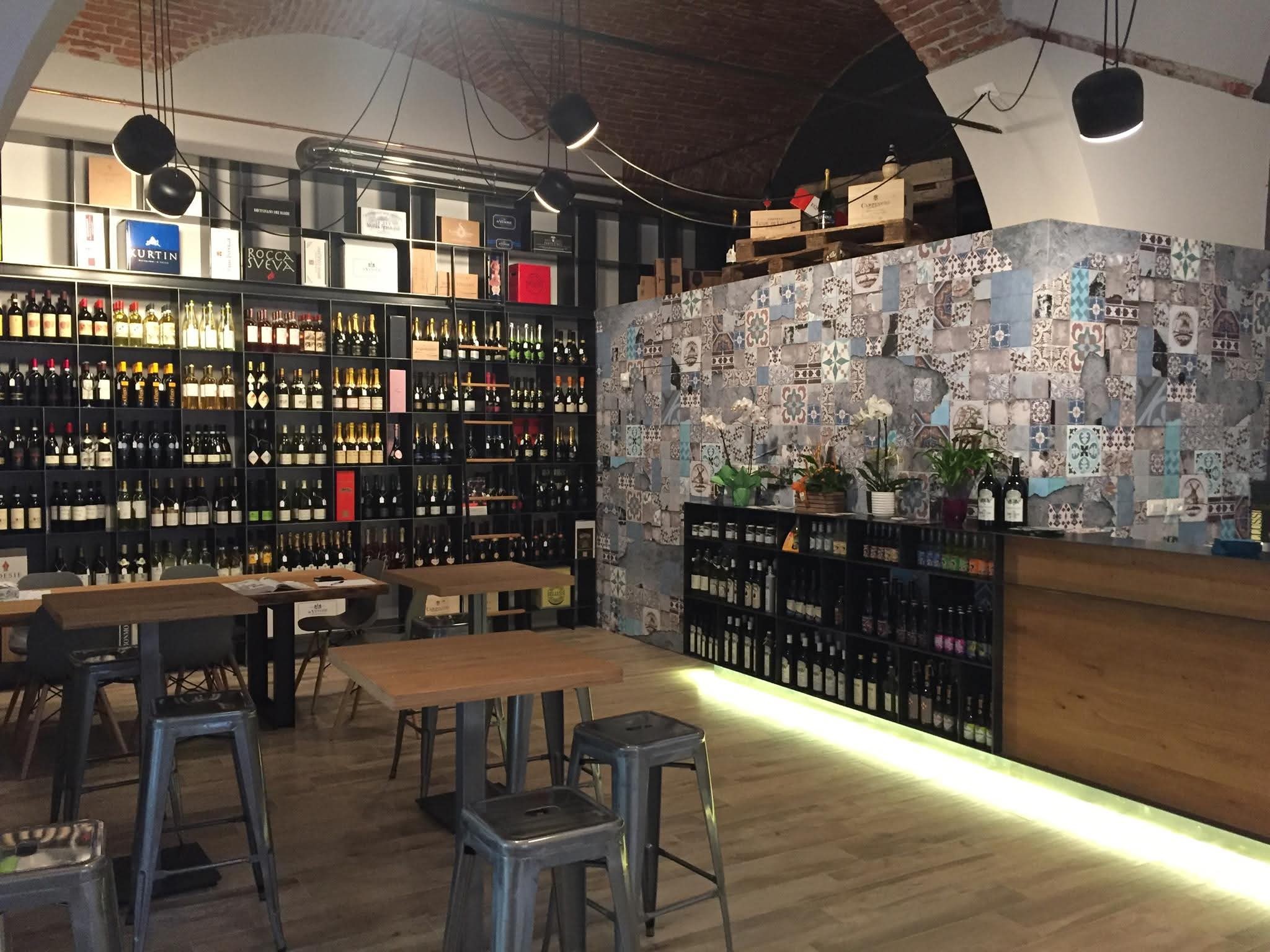 A Cuneo! In Via Saluzzo  da Vinicola 23  Degustazione di coppia con  3 calici di vino e tagliere di formaggi e salumi locali!