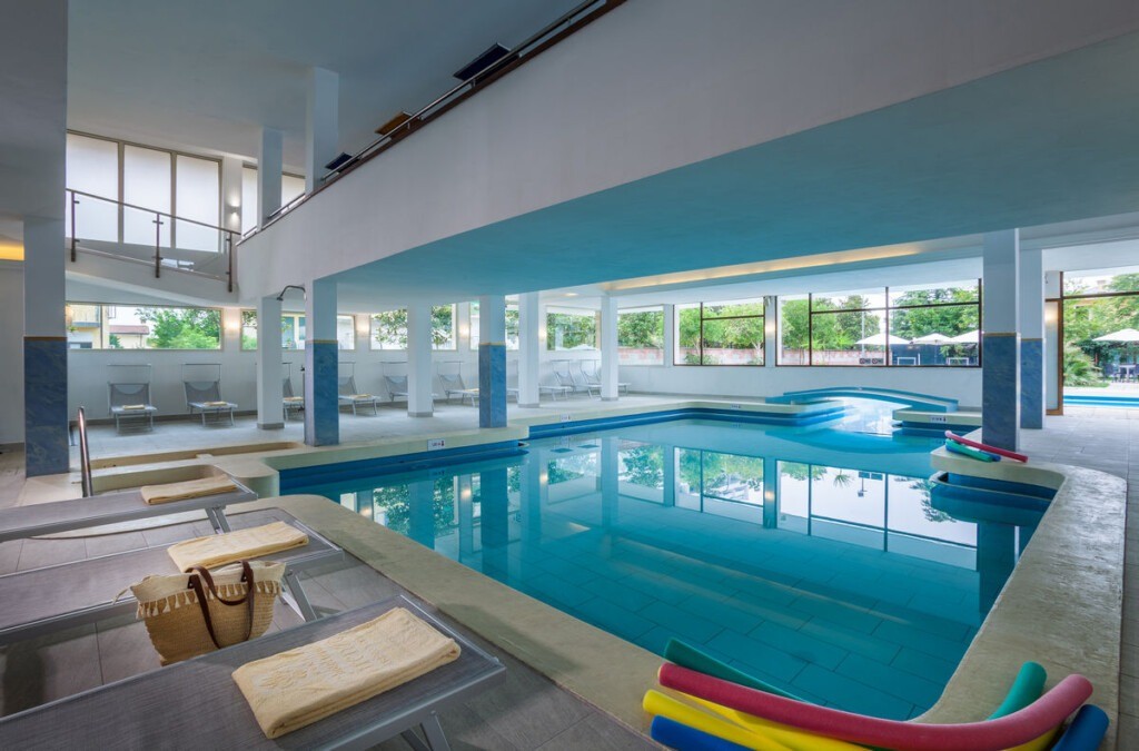 Abano Terme! 3 giorni e 2 notti   x 2 persone in camera doppia superior con  colazione continentale e accesso alle 2 piscine termali interne ed esterne + accesso spa termale ad Abano Terme dall'Hotel Firenze! Coupon valido nel week-end!