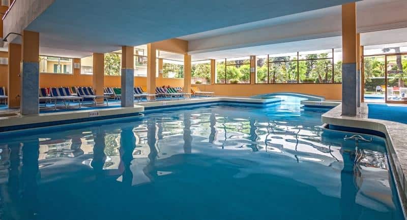 Programma la tua visita alle Terme.!  3 giorni e 2 notti   x 2 persone in camera doppia superior con  colazione continentale e accesso alle 2 piscine termali interne ed esterne + accesso spa termale ad Abano Terme dall'Hotel Firenze! Da non perdere! 