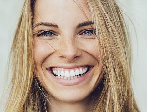 Per una  seduta di igiene orale con visita, detartrasi e smacchiamento con airflow. Ritrova il tuo sorriso naturale a due passi dal centro dalla Dottoressa Cicconardi!