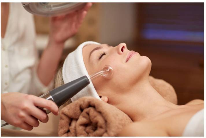 Speciale offerta! Pulizia viso completa con definizione sopracciglia ed epilazione labbro superiore+1 seduta di alta frequenza e Trattamento viso al collagene nella centralissima Via San Vincenzo da Beauty Land! Totale durata del trattamento 1h e 15!