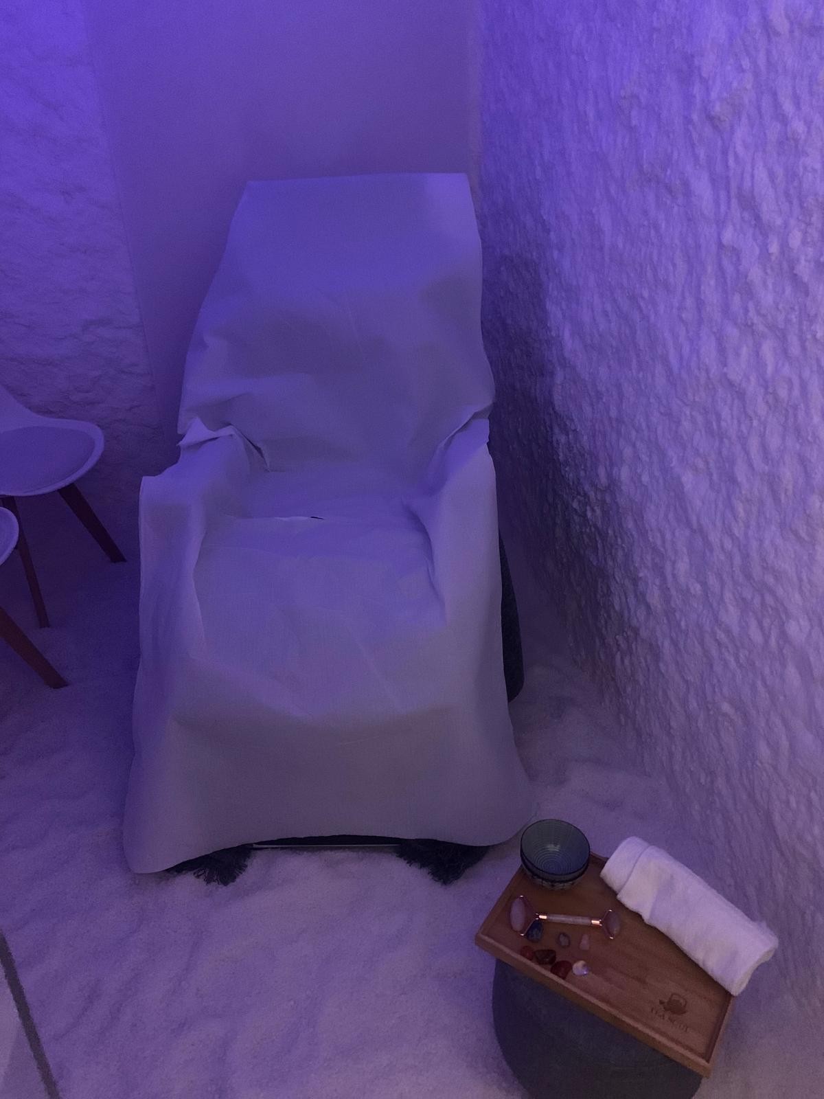  Novita'! 40 minuti di  trattamento viso Kobido in grotta di sale nella centralissima via Maragliano dal Centro Saves!
