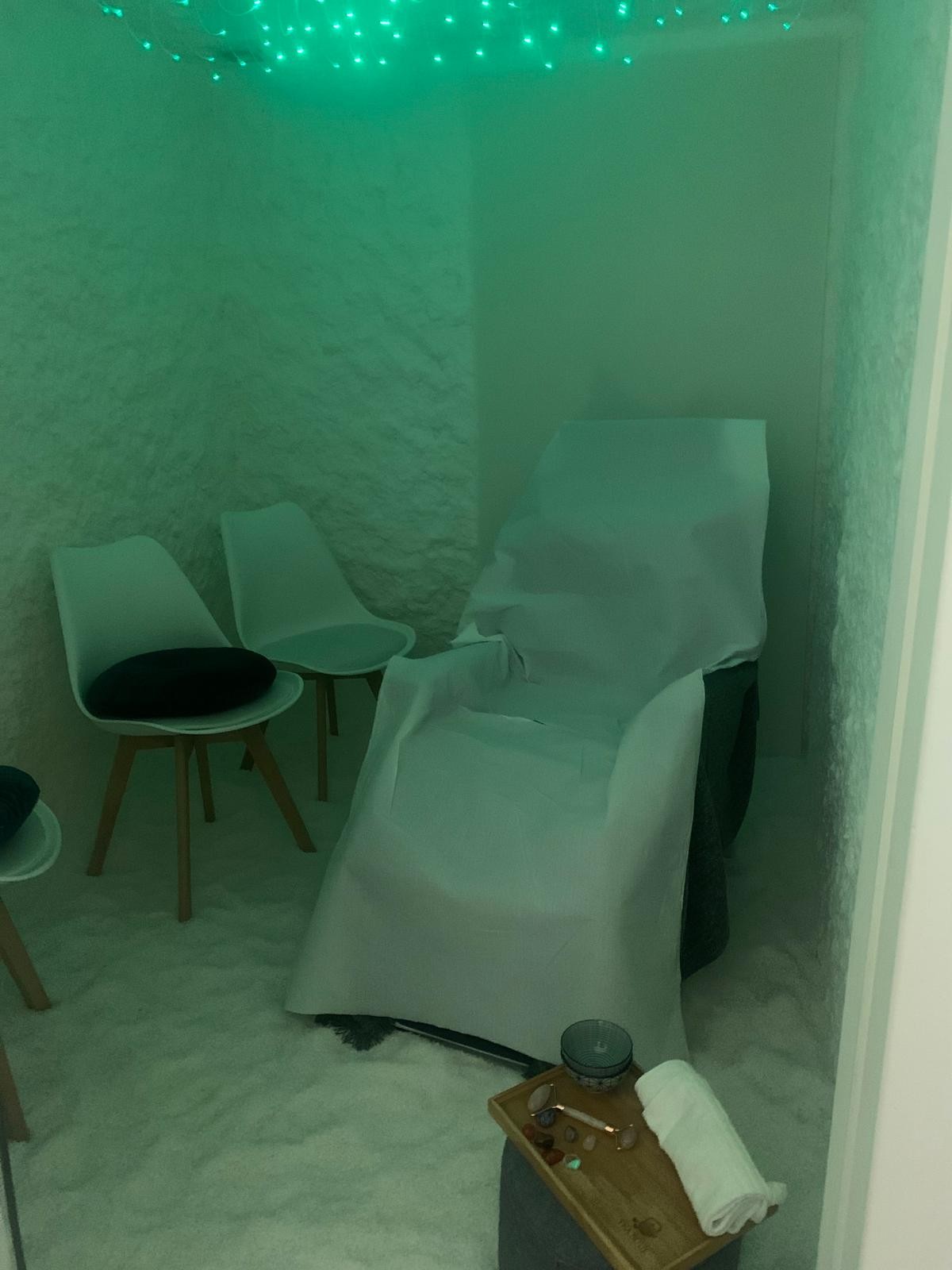  Novita'! 45 minuti di  riflessologia plantare in grotta di sale nella centralissima via Maragliano dal Centro Saves!