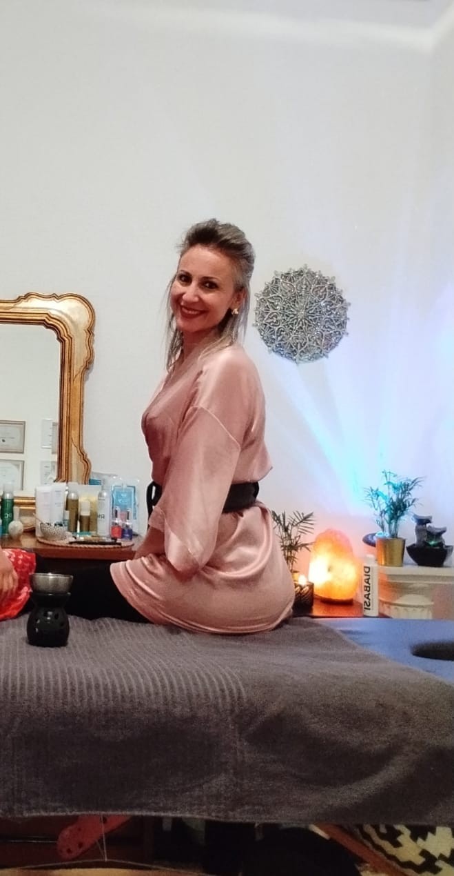 Da non perdere! 3 massaggi da 45 minuti a scelta tra rilassante, decontratturante, svedese o linfodrenanante dalla Massaggiatrice olistica Teresa Menale in via Caffa. Fai tuo il coupon e regalati benessere!