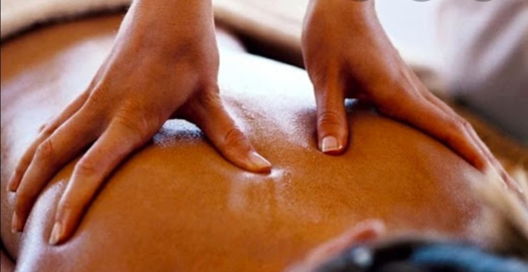 In via Fieschi! 3 massaggi da 50 minuti a scelta tra olistico rilassante, muscolare decontratturante, linfodrenante, riflessologia plantare o massaggio in aromaterapia dal "Centro Benessere Olistico la Scelta".Dal Lunedì al Sabato dalle 7,30 alle 21.30!