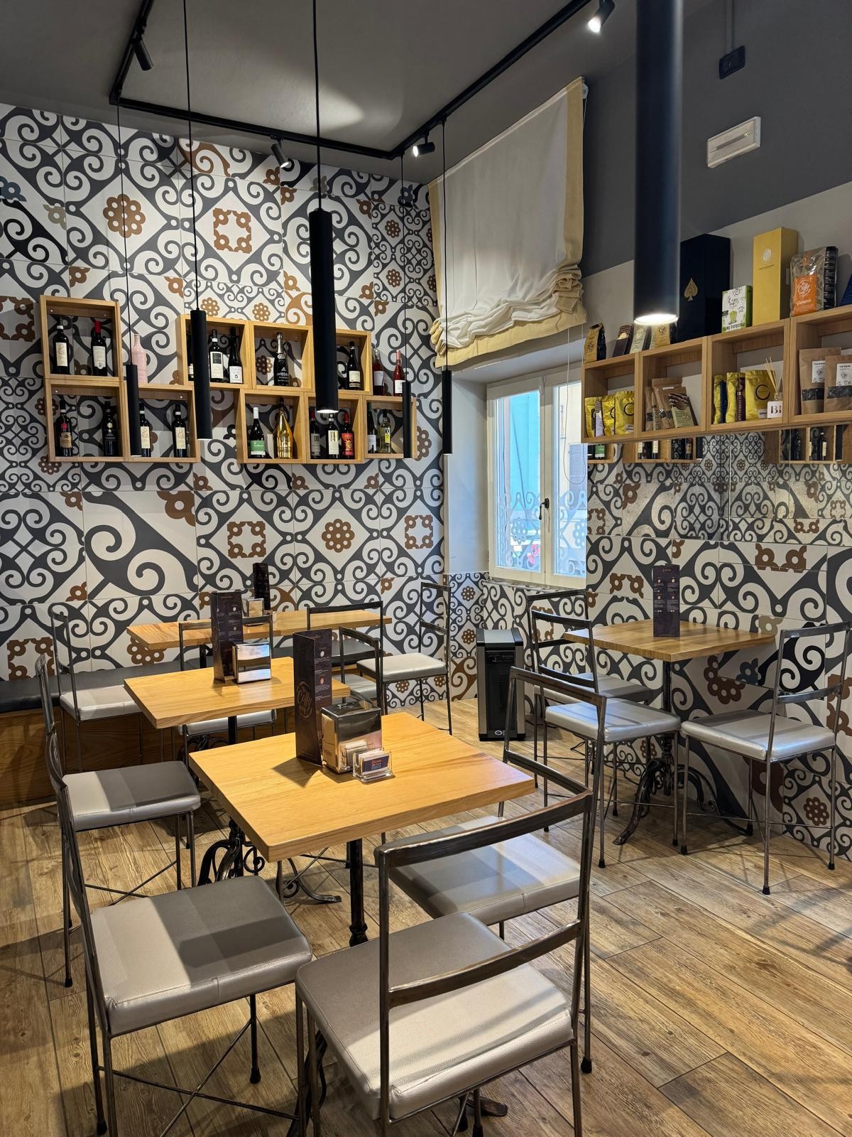 Nuova apertura In Via Trento!I Da Golden Lounge  Cena romana per 2: Primo, secondo, dolce acqua coperto e calice di prosecco! Un'angolo di Roma a Genova!