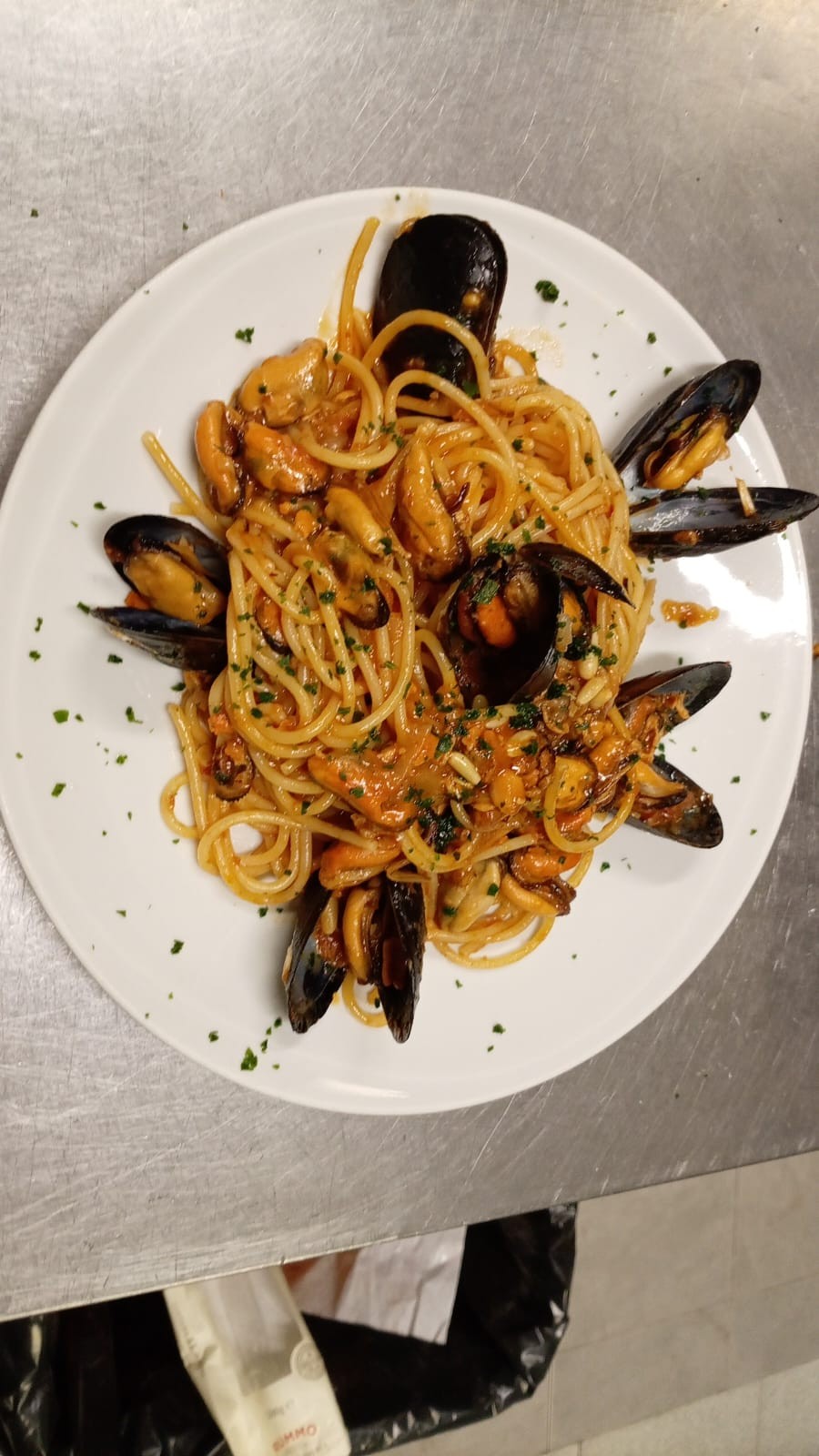 Da non perdere! In centro! In via Gropallo da Ostaia Tenpo e Feugo! Menu' per 2 a la carte: Primo, secondo, dolce con acqua, calice di vino e caffè  solo 49.90!