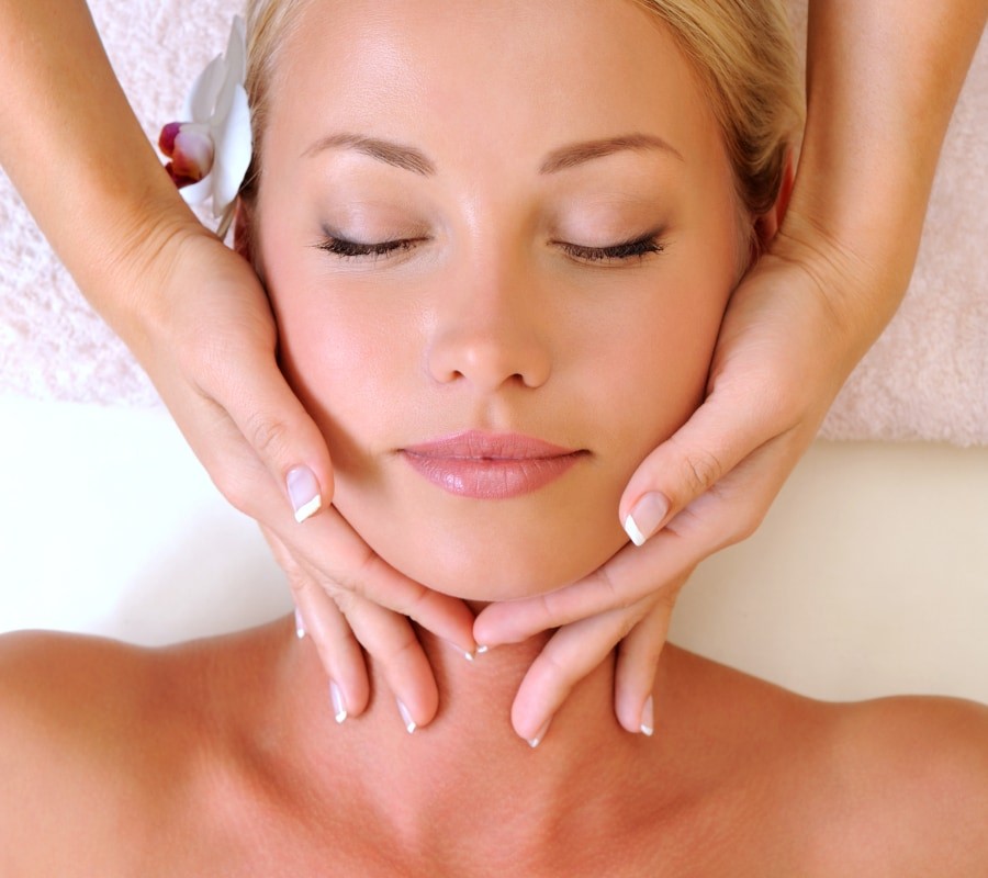  In via XX Settembre! 1 massaggio olistico al viso da 30 minuti solo 12,90!