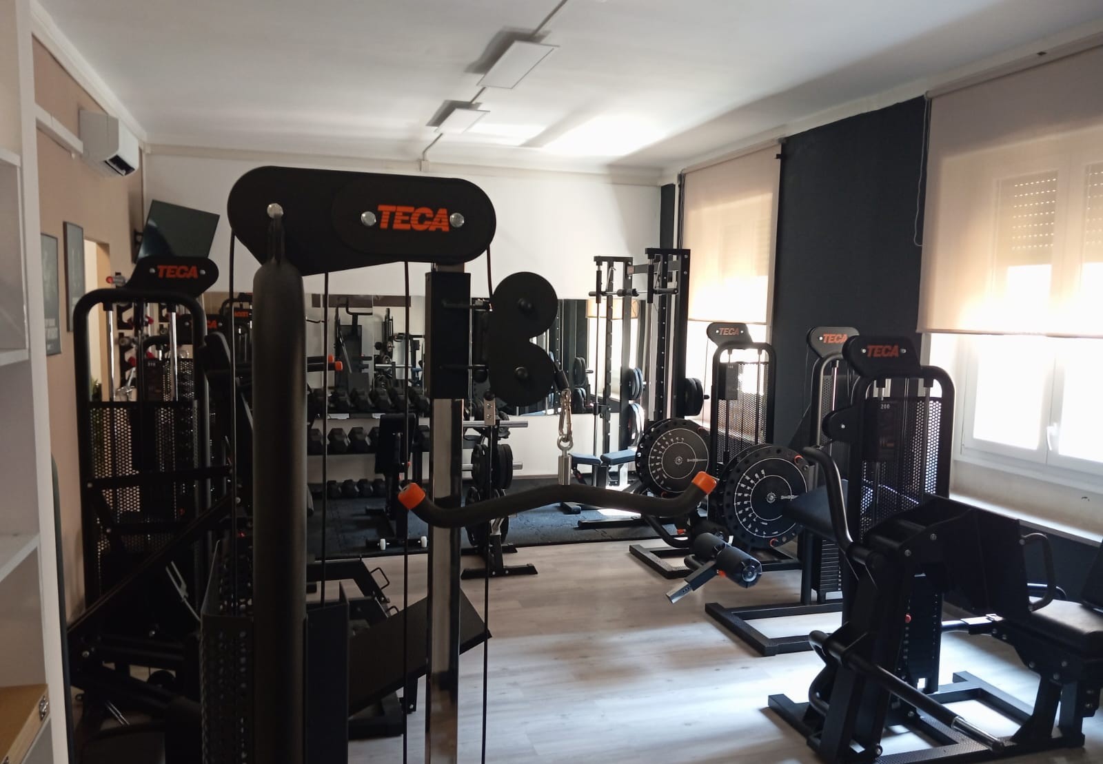 Novita!  1 mese : 3 allenamenti settimanali con scheda interattiva personalizzata nella centralissima via Porta degli Archi da HMgm una palestra con attrezzi di ultima generazione a tua disposizione! Novita!  1 mese : 3 allenamenti settimanali con scheda interattiva personalizzata nella centralissima via Porta degli Archi da HMgm una palestra con attrezzi di ultima generazione a tua disposizione!