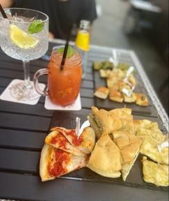 In centro! Riapre In Via Frugoni Blue Moon! Aperitivo per 2 persone: Alcolico o analcolico o calice di vino con deliziose specialità !