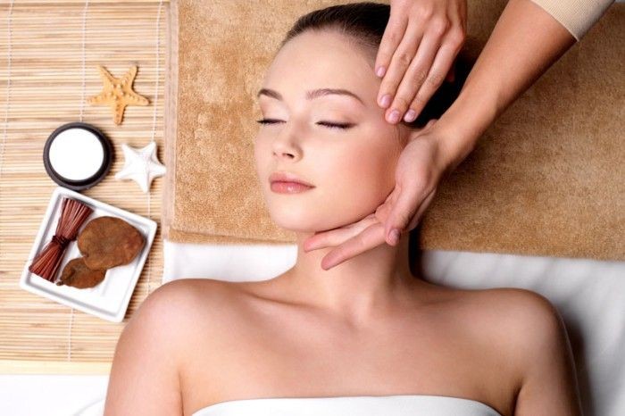  Novita'! 45 minuti di  Massaggio viso metodo "Liongevity", con effetto liftante, antiage e drenante  nella centralissima via Maragliano dal Centro Saves!
