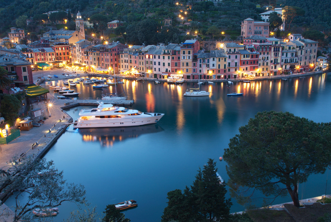  Tramonto a Portofino! Escursione serale  in battello a  Portofino con partenza da Genova per 1 persona . Per i più romantici! 