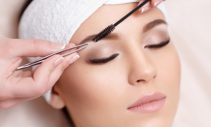 Novita'! In Salita Salvatore Viale! Pulizia viso ad ultrasuoni con utilizzo di sieri, maschere rassodanti, creme specifiche e massaggio viso finale!