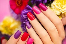 Manicure completa con applicazione semipermanente  nella centralissima  via Cesarea da Vanita' Estetic!  Rimozione inclusa di smalto semipermanente!