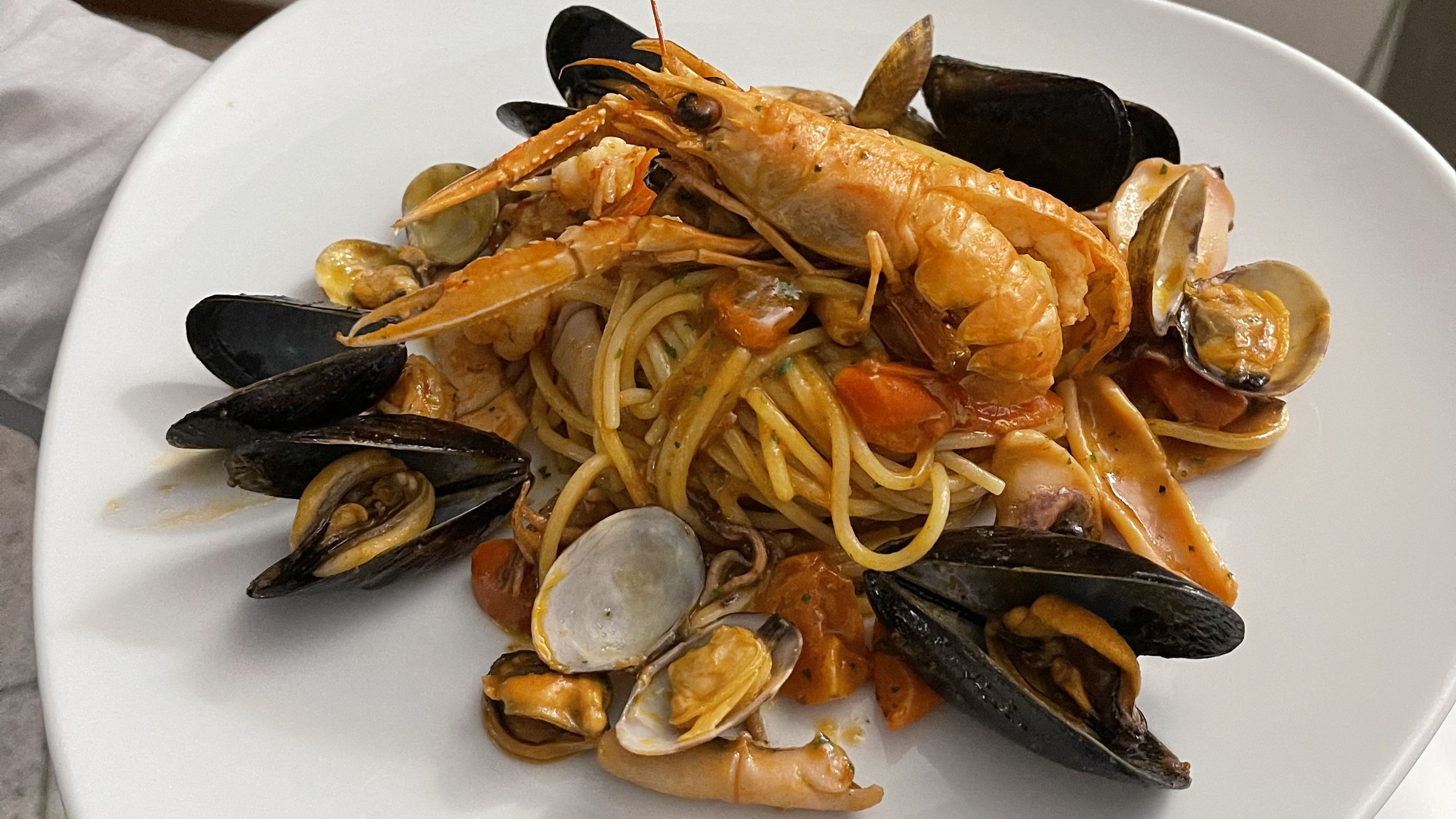 Super Regalo! Antica Trattoria Barisone a Sestri Ponente: Menu' a la carte!   Primo a scelta, Secondo a scelta, dolce, acqua, calice di vino e coperti inclusi! Coupon utilizzabile sia a pranzo che cena!
