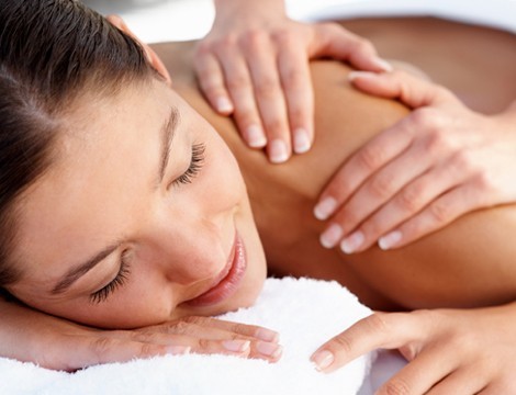In centro! Speciale idea regalo. 1 massaggio da 50 minuti a scelta  tra massaggio relax con olii essenziali , massaggio linfodrenante e bioenergetico o decontratturante.