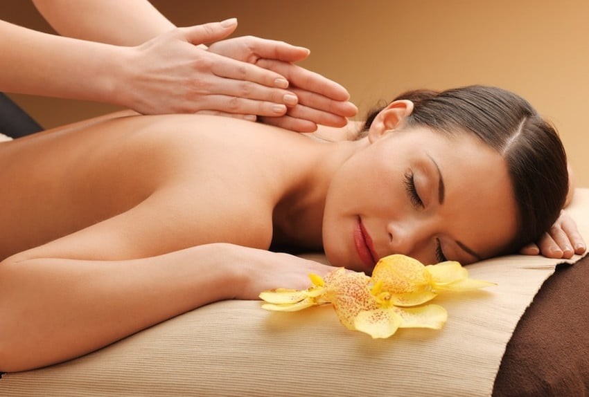 Dedicato a te! 30 minuti di massaggio decontratturante , relax schiena collo e cervicale da 30 minuti da Tiziana Sorrentino estetista e naturopata presso il nuovo studio G.V.T. Salute&Benessere  in centro!
