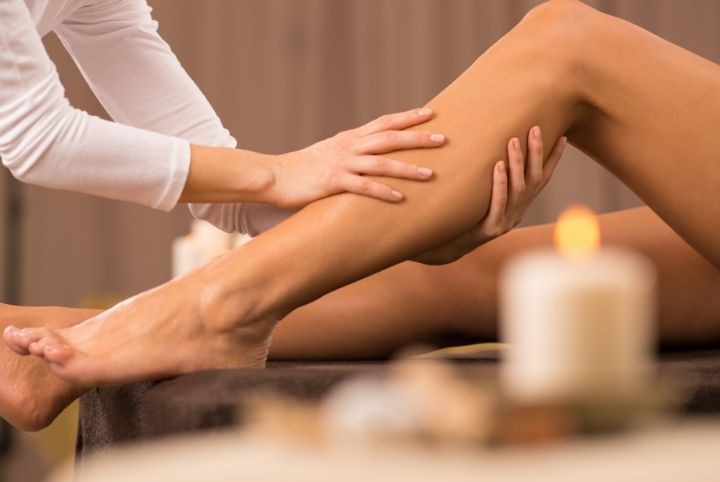 Gambe pesanti e doloranti?   50 minuti  a scelta tra  Linfodrenaggio Olistico e Massaggio anticellulite olistico dall'operatrice olistica, naturopata Silvia Manipura in via Colombo!