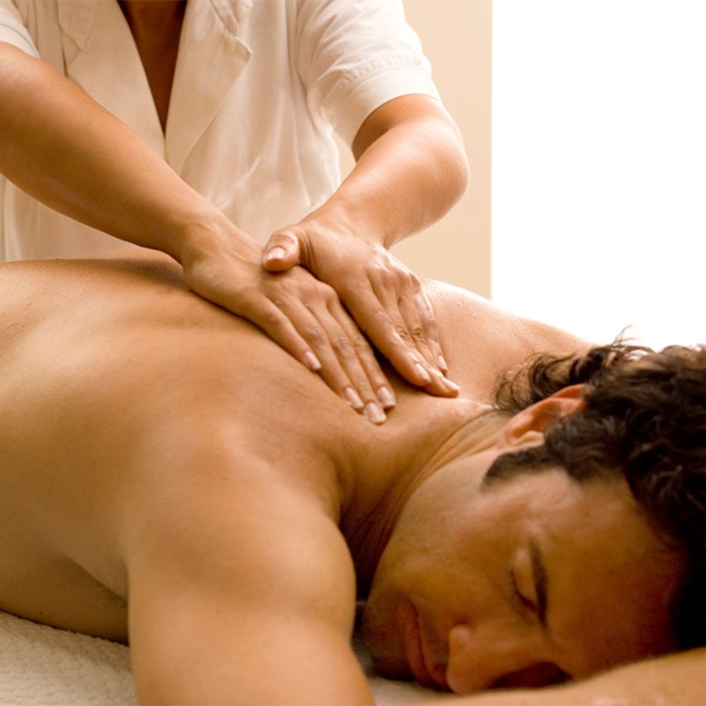 Ad Arenzano!  3 massaggi da 50 minuti a scelta  tra massaggio svedese, rilassante, miofasciale e cervico -lombare dal Massofisioterapista Alberto Bellini!