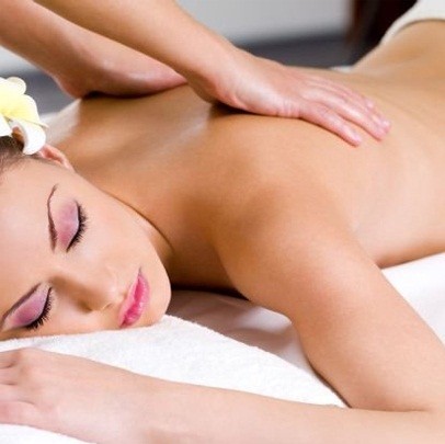 Splendida idea regalo!  1 massaggio da 45 minuti a scelta tra: rilassante, drenante e decontratturante nel centro estetico Marigold in via Corsica! Coupon riservati alla clientela femminile!