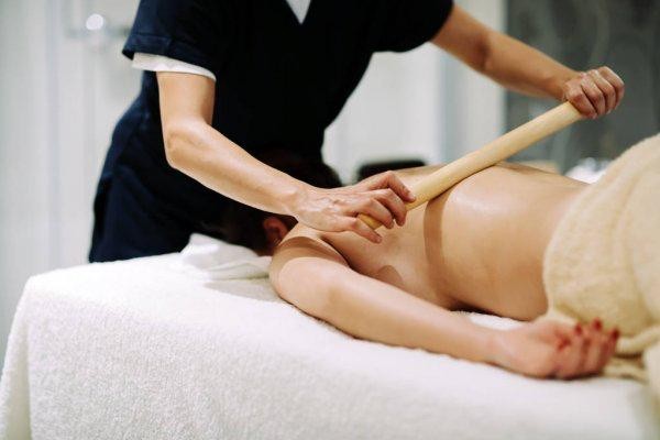  Novità! 1 Matteral massage da 45 minuti per allentare tensioni muscolari e pe rimodellamento di cosce,  glutei, fianchi e braccia in via XX dal centro olistico Schanti.