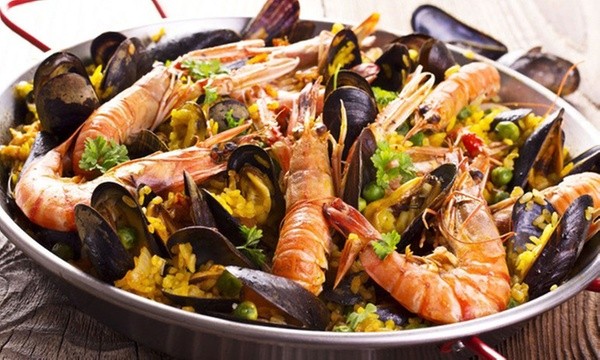  A grande richiesta torna! Speciale menu: Entrada a sorpresa +Paella Valenciana  x 2 persone + 1/2 litro di sangria, 2 dolci a scelta, caffè e coperti inclusi... nell'incantevole locale Habanero nel cuore di Albaro!