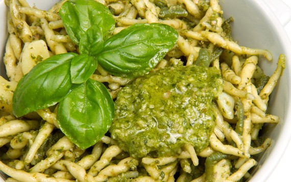 La nostra meravigliosa Liguria a tavola! menu' per due persone a scelta dalla carta: antipasto, primo, secondo, dolce acqua e vino dal Ristorante la Veranda a Tavarone!