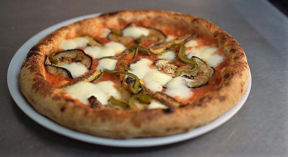 Ultimi giorni per acquistare il coupon! Da Dria Pizzeria Tratttoria dal 1886 Menu' pizza per due persone: 2 pizze +bevanda analcolica o birra piccola o acqua due dolci e due caffè