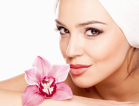 Splendida idea regalo! Pulizia viso completa con definizione sopracciglia ed epilazione labbro superiore nel centro estetico Marigold in via Corsica!