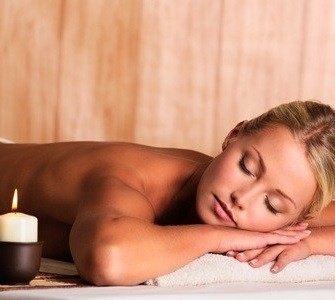 Special price! 1 massaggio da 30 minuti a scelta tra viso antiage, benessere schiena-cervicale o benessere gambe stanche  o massaggio al piede nella centralissima via Fieschi!