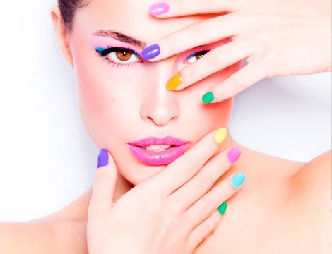 Solo 19,90 per Copertura gel  mani o refill monocolore da Tatimmagine nel cuore di Marassi!