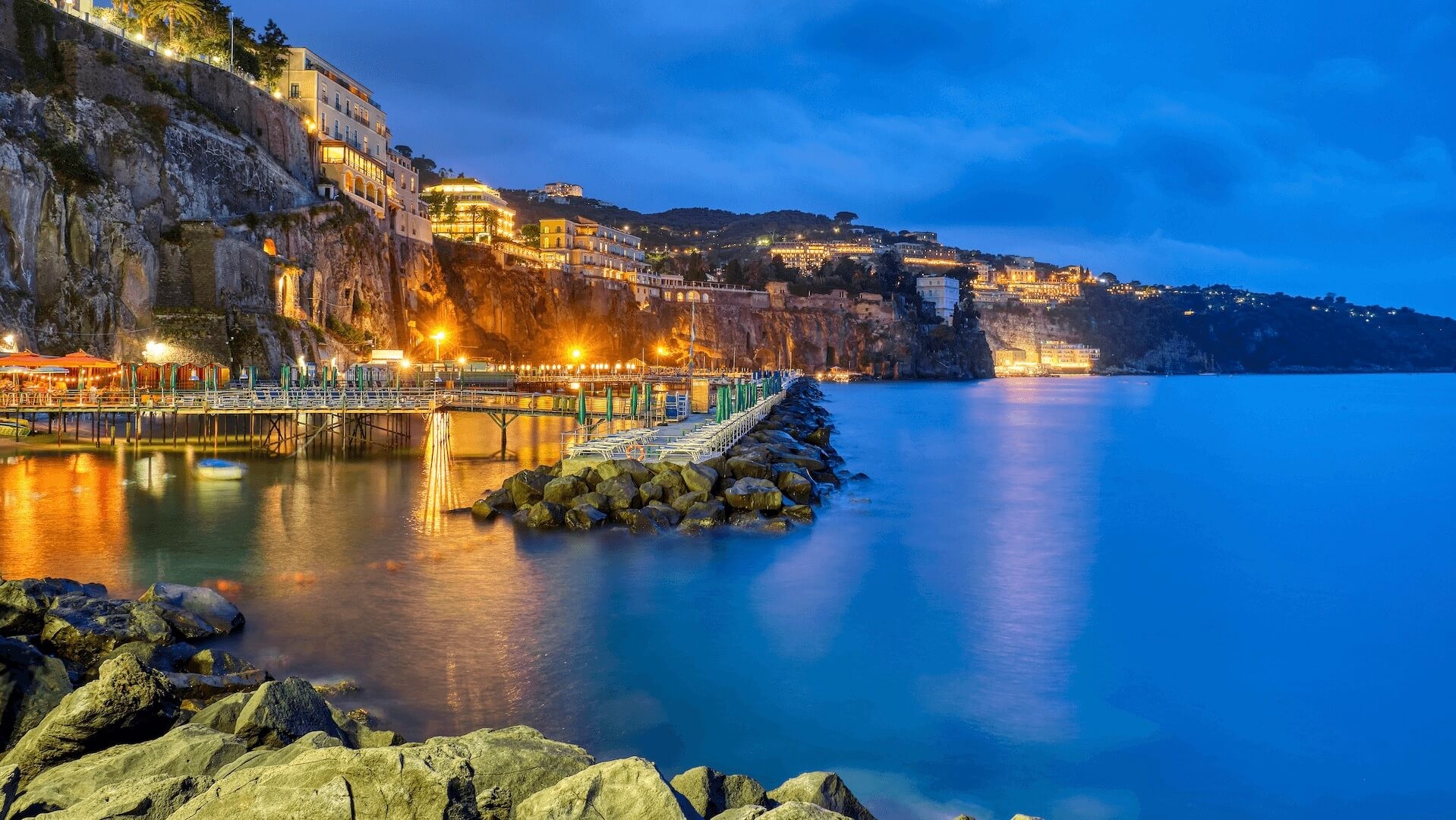  Splendida Tentazione! Sorrento! 3 giorni e 2 notti  Pernottamento x 2 persone in camera doppia con colazione con Welcome di benvenuto  al'Hotel Sorrento Pool&Suites!